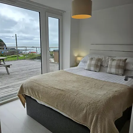 Luxury Sea View At Millendreath Apartment